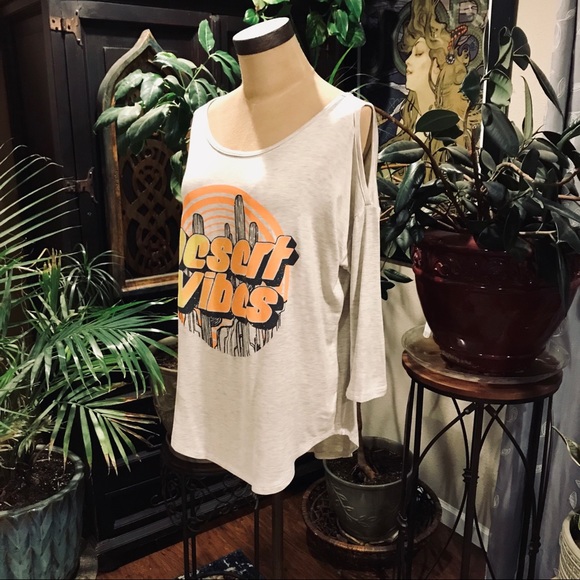 Desert vibe graphics T-shirt cold shoulder - Picture 5 of 8